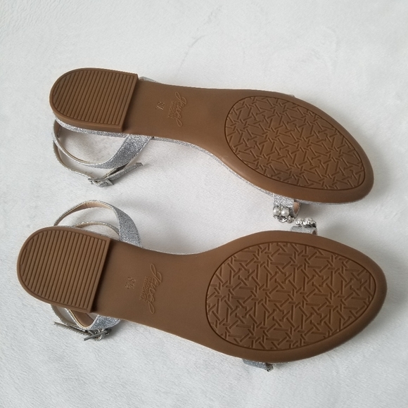 Jewel Badgley Mischka Daria Pearl and Crystal flat sandals size 8.5 - Picture 6 of 7